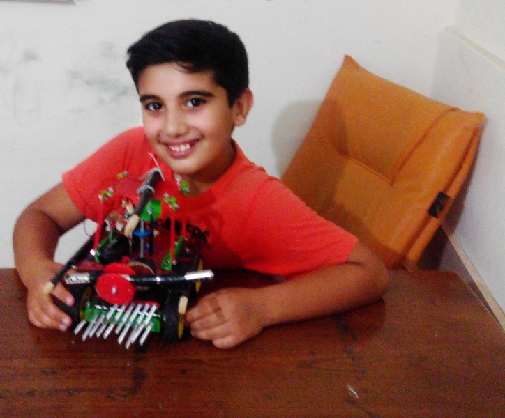 نفر اول رباتیک علی خانمحمدی