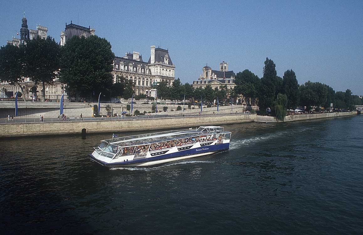 http://uupload.ir/files/5xuh_bateaux_parisien.jpg