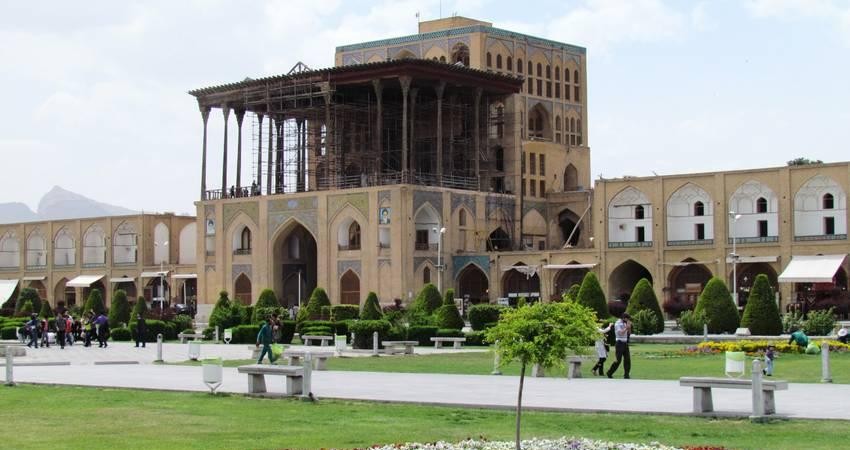 حکومتی در عرش؛ کاخ عالی قاپو اصفهان
