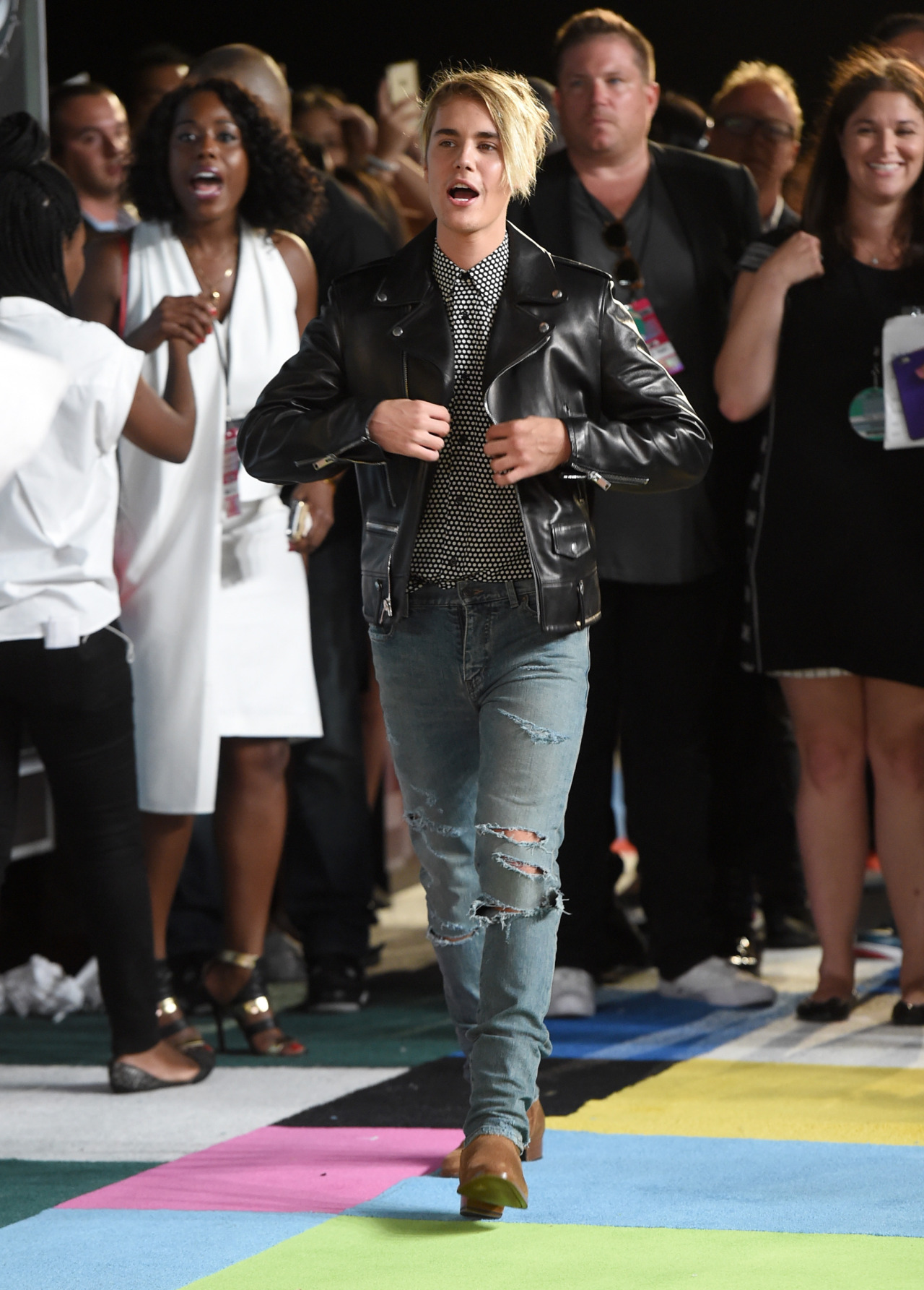 جاستین بـیـبـر در فرش قرمز مراسم MTV Video Music Awards 2015 1