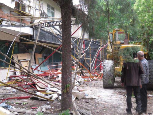 تخریب سازه غیر مجاز در حریم رودخانه زیارت گرگان