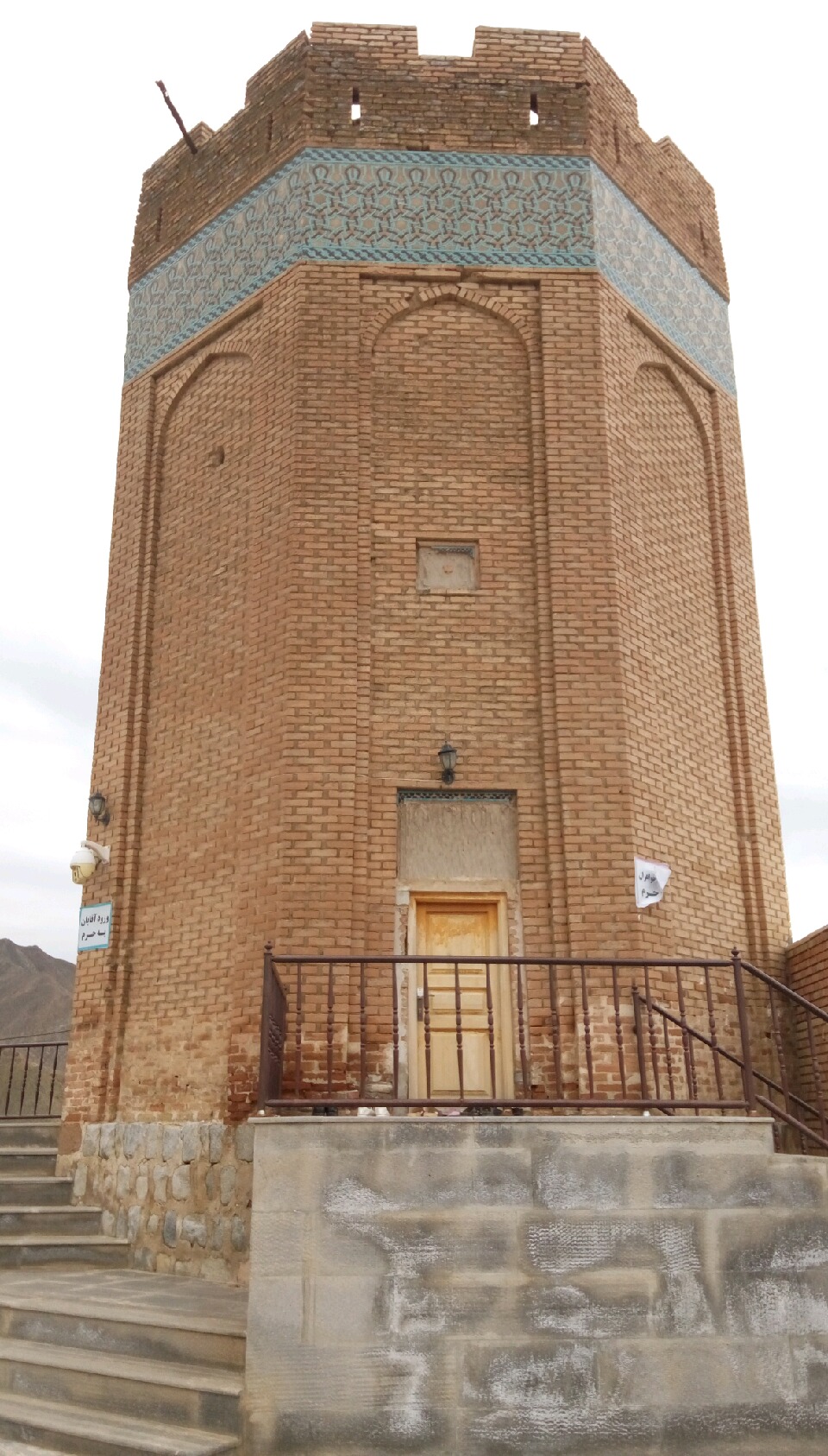 برج دوزال مقبره امامزاده شعیب