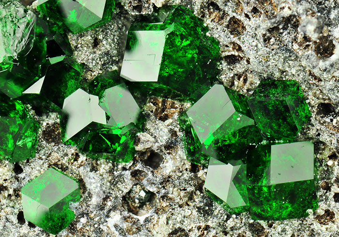 fng9_amazing-stones-minerals-7.jpg