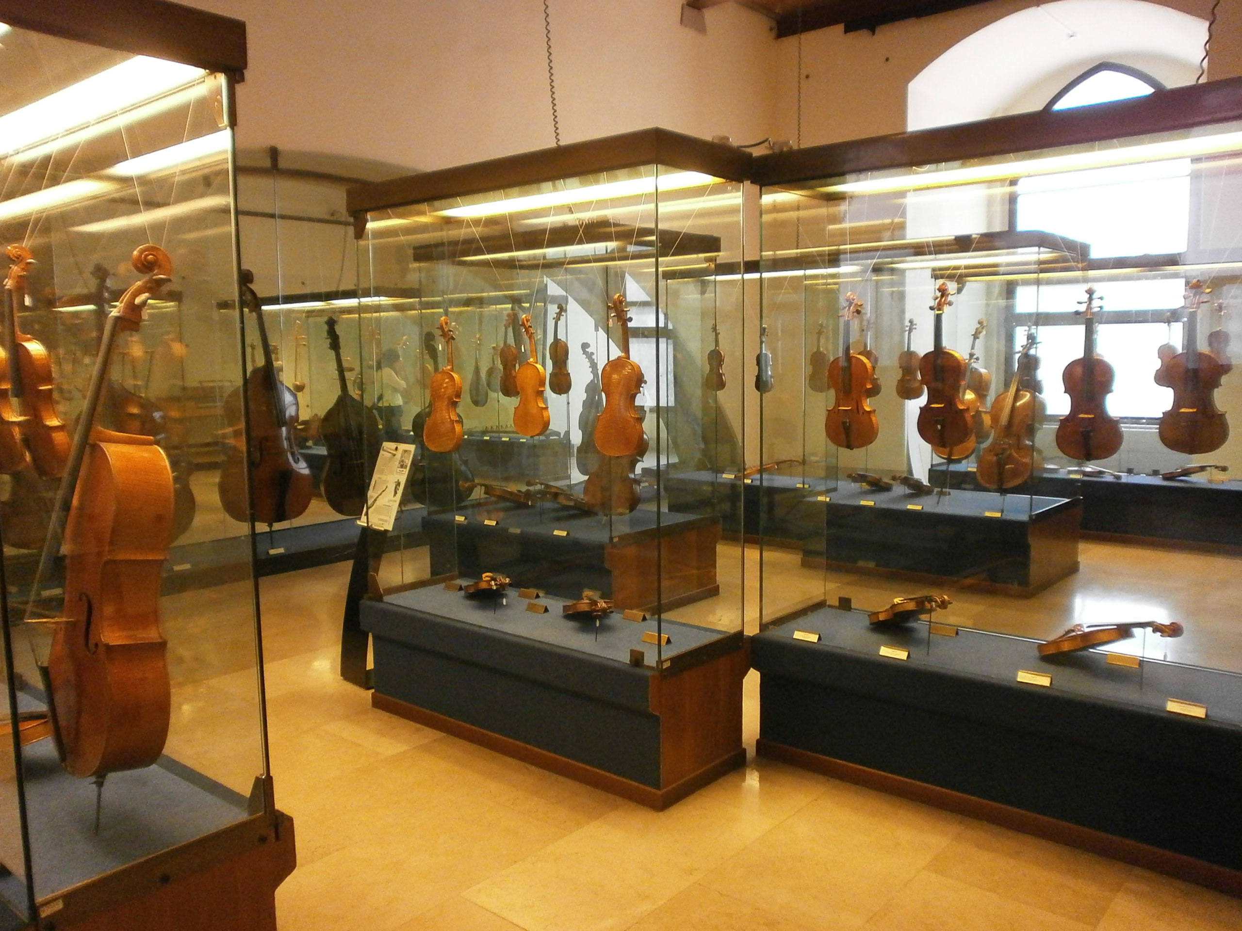 موزه آلات موسیقی در میلان ایتالیا