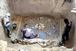 کشف فرش بسیار زیبا و نفیس ایرانی