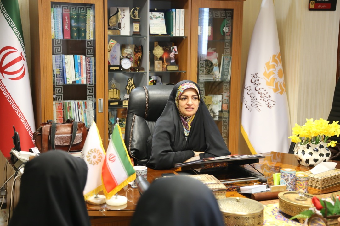 دیدار مسئول کتابخانه عمومی جمشید احمدی با مدیر کل کتابخانه های عمومی استان به مناسبت روز زن