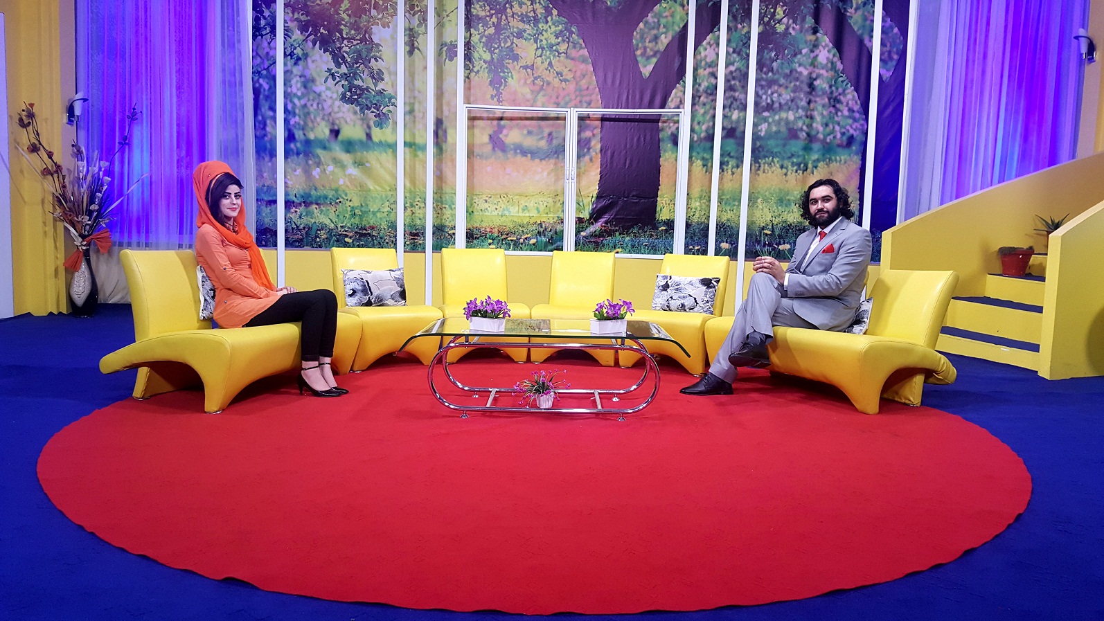 شعر خوانی و مصاحبه احمد محمود امپراطور در تلویزیون جهانی افغانستان 