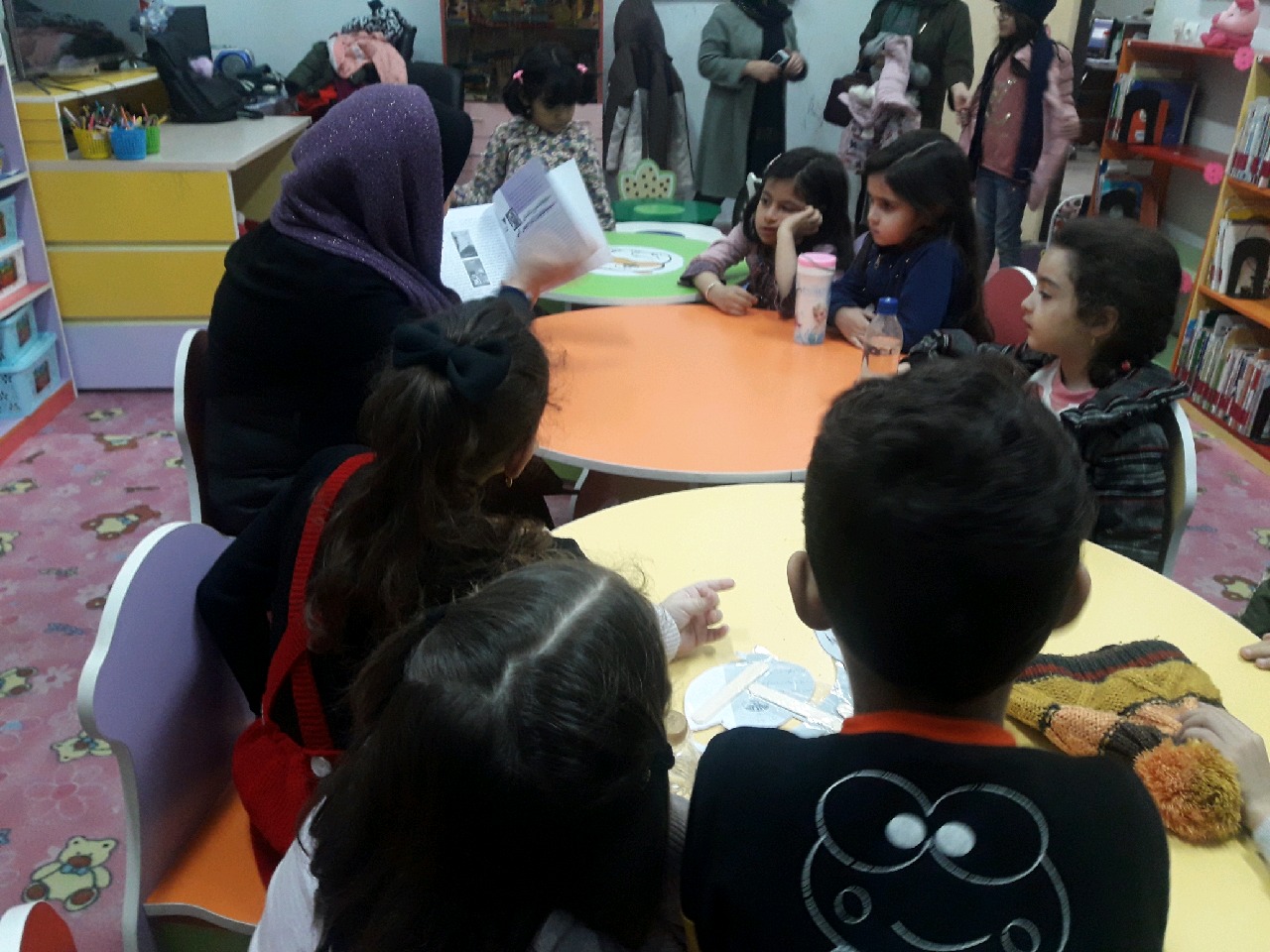 روخوانی از کتاب هدهد سفید در کتابخانه عمومی جمشید احمدی
