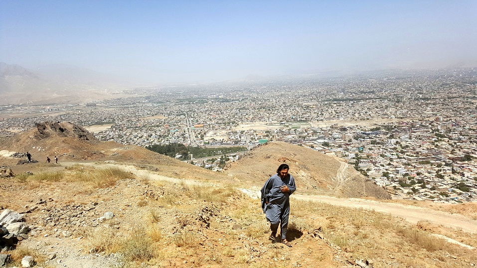 نمایه شهر کابل از کوه چهلستون در تصویر احمد محمود امپراطور AHMAD MAHMOOD IMPERATOR KABUL AFGHANISTAN 
