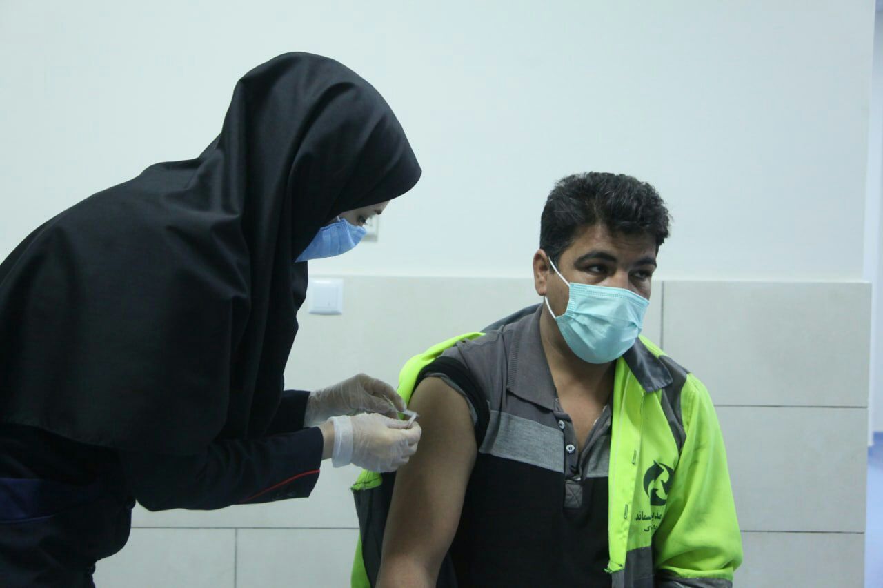 زریق واکسن کرونا برای پاکبانان کرمانشاهی کلید خورد