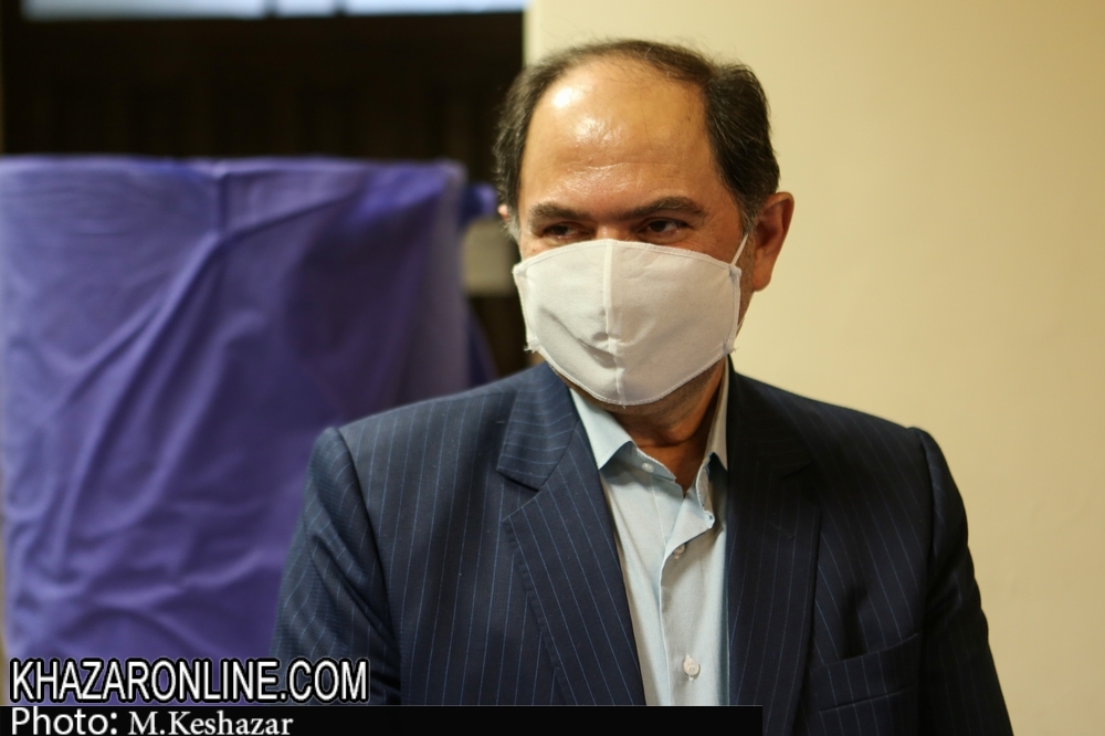 بازدید فرماندار رشت از واحد های مردمی تولید ماسک و محلول ضدعفونی