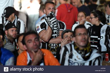 qwa2_juventus-fans-in-depot-cardiff-look