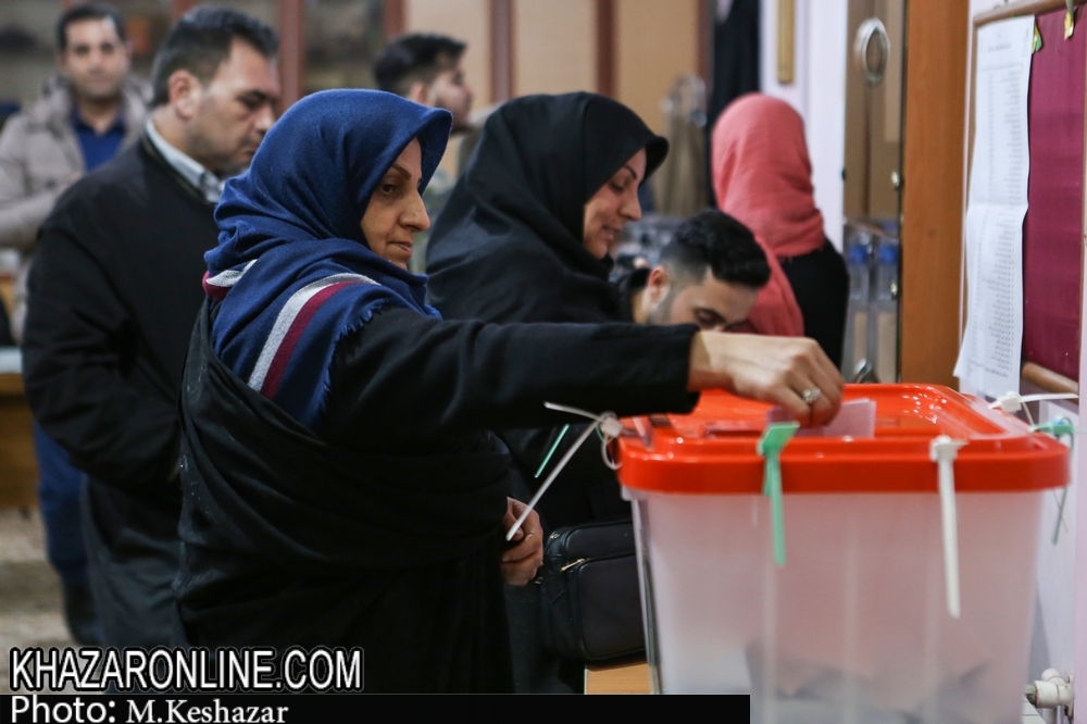 شکوه حضور مردم رشت پای صندوق های رای